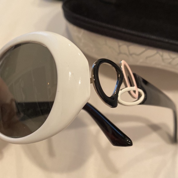 Retro white sunglasses - Picture 2 of 4